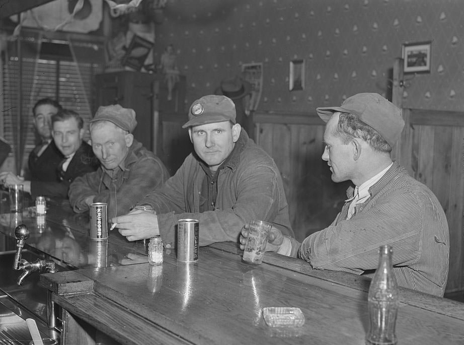 #48 Shipyard workers at bar. Newport News, Virginia, 1941