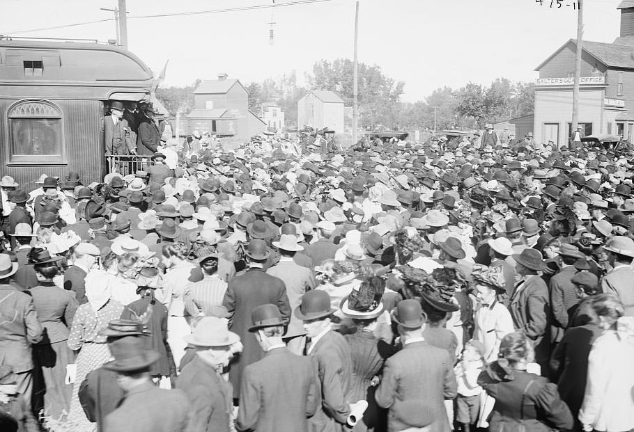 #68 Crowd at Norfolk – Taft party, 1908.