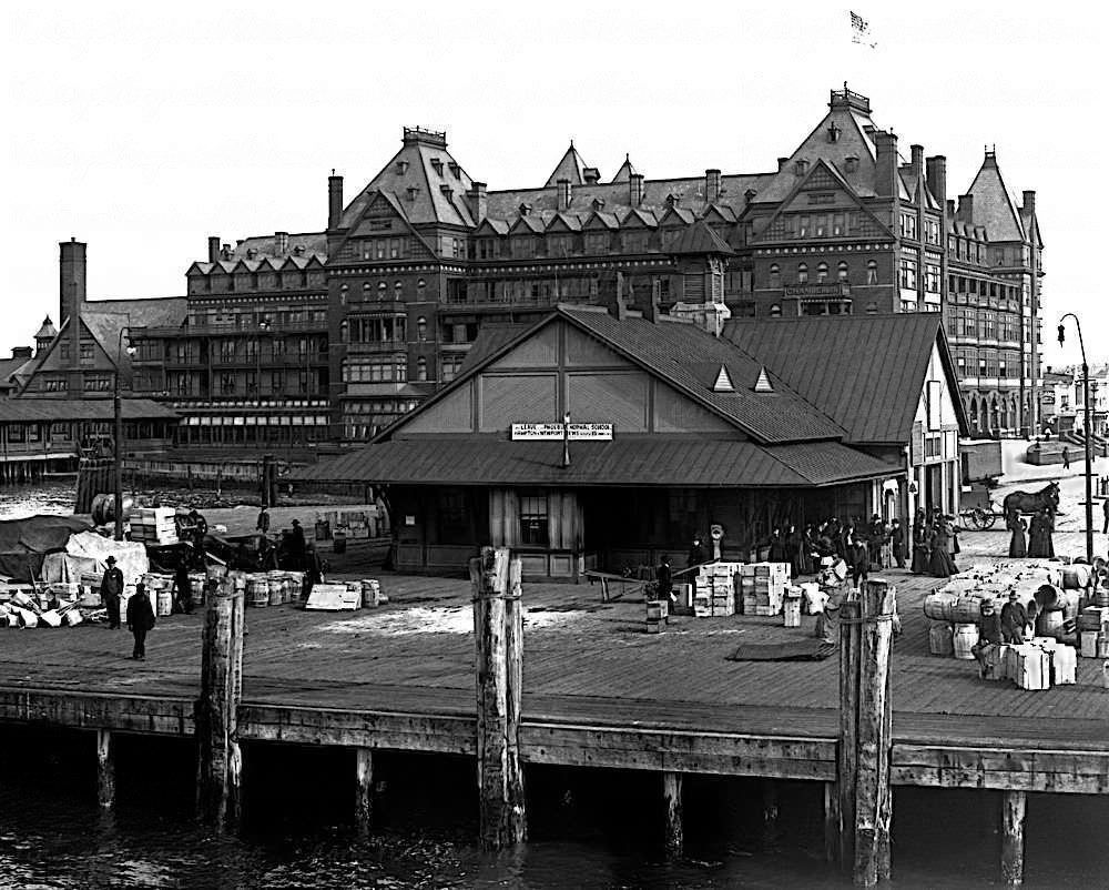 #55 Government Docks Ft. Monroe Chamberlin Hotel Hampton, 1905