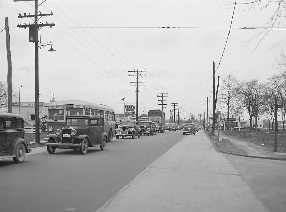 #19 Four o’clock traffic, Norfolk, Virginia, 1941