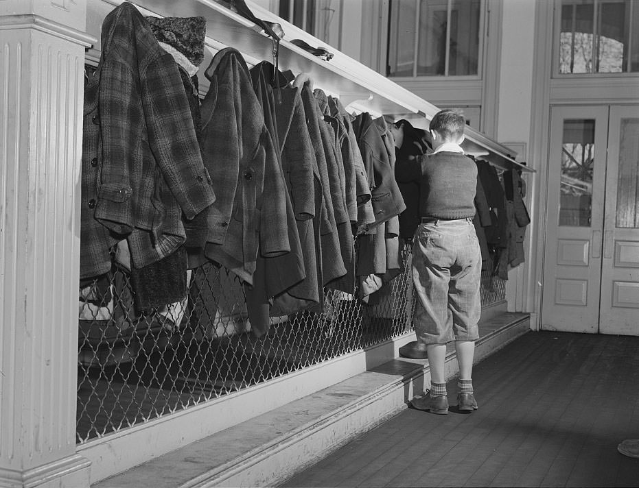 #53 Cloakroom, public school. Norfolk, Virginia, 1941