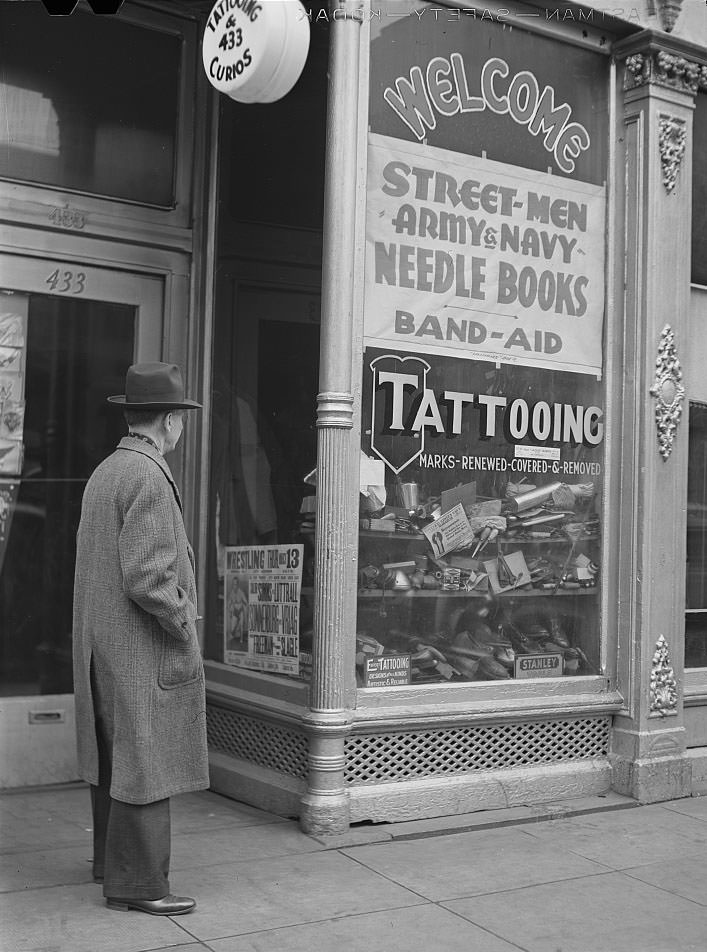 #56 Tatooing shop on West Main Street. Norfolk, Virginia, 1941