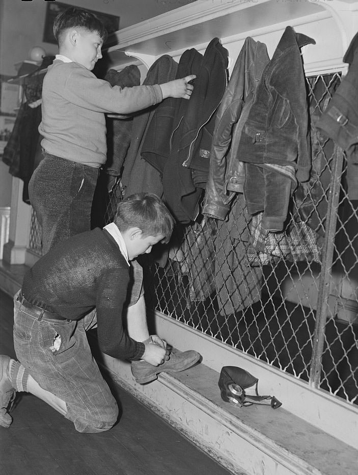 #66 Cloak room, public school. Norfolk, Virginia, 1941