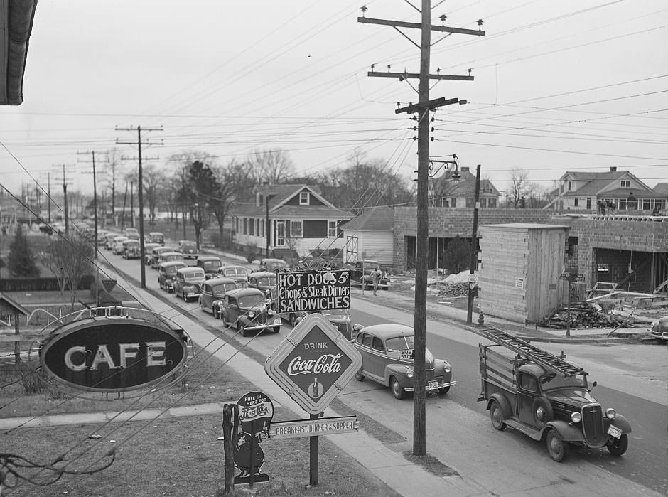 Four o’clock traffic. Norfolk, 1941