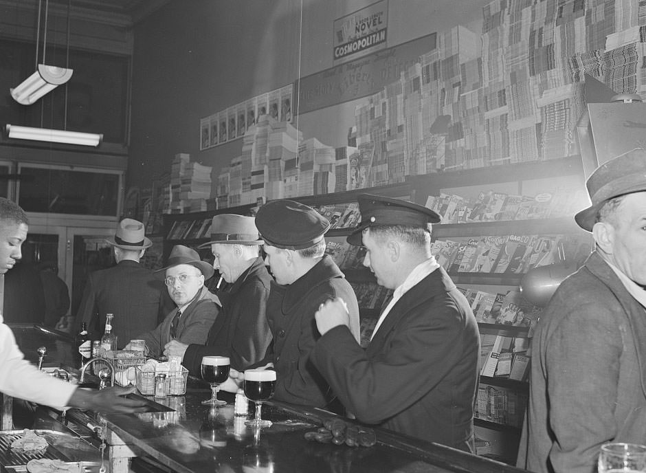 #76 Bar in Norfolk, Virginia, 1941