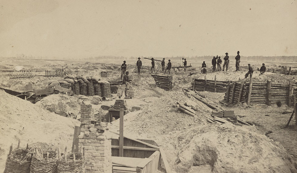 #195 Fort Mahone, (or Fort Damnation,) Petersburg, 1865