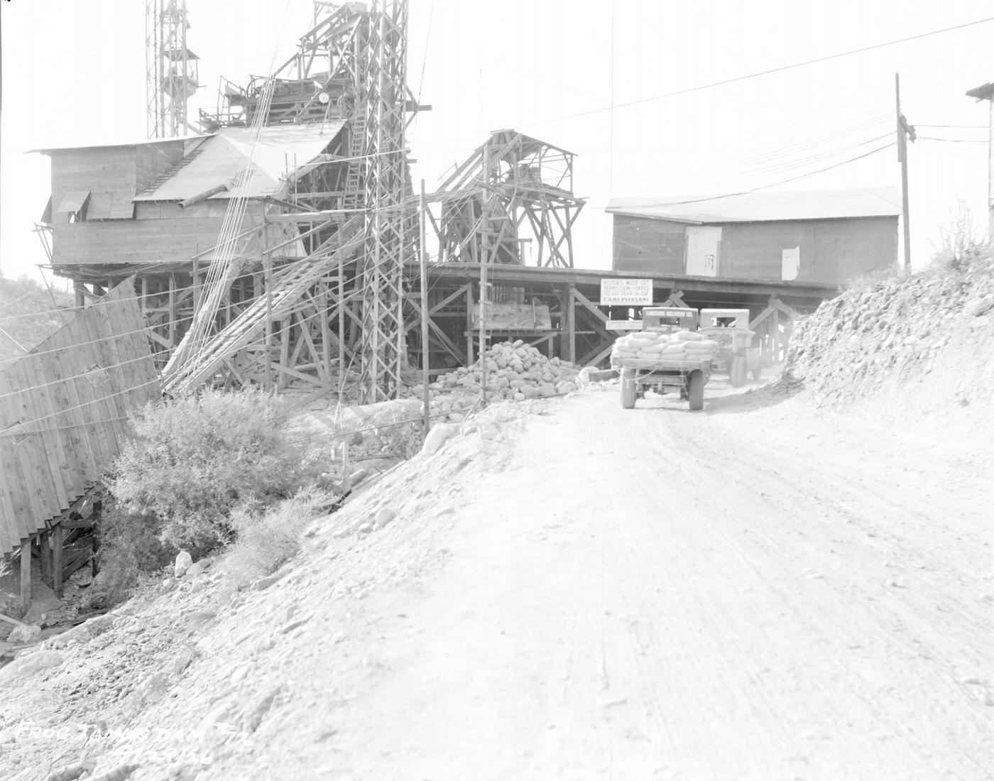 #38 Frog Tanks Diversion Dam Under Construction, 1926
