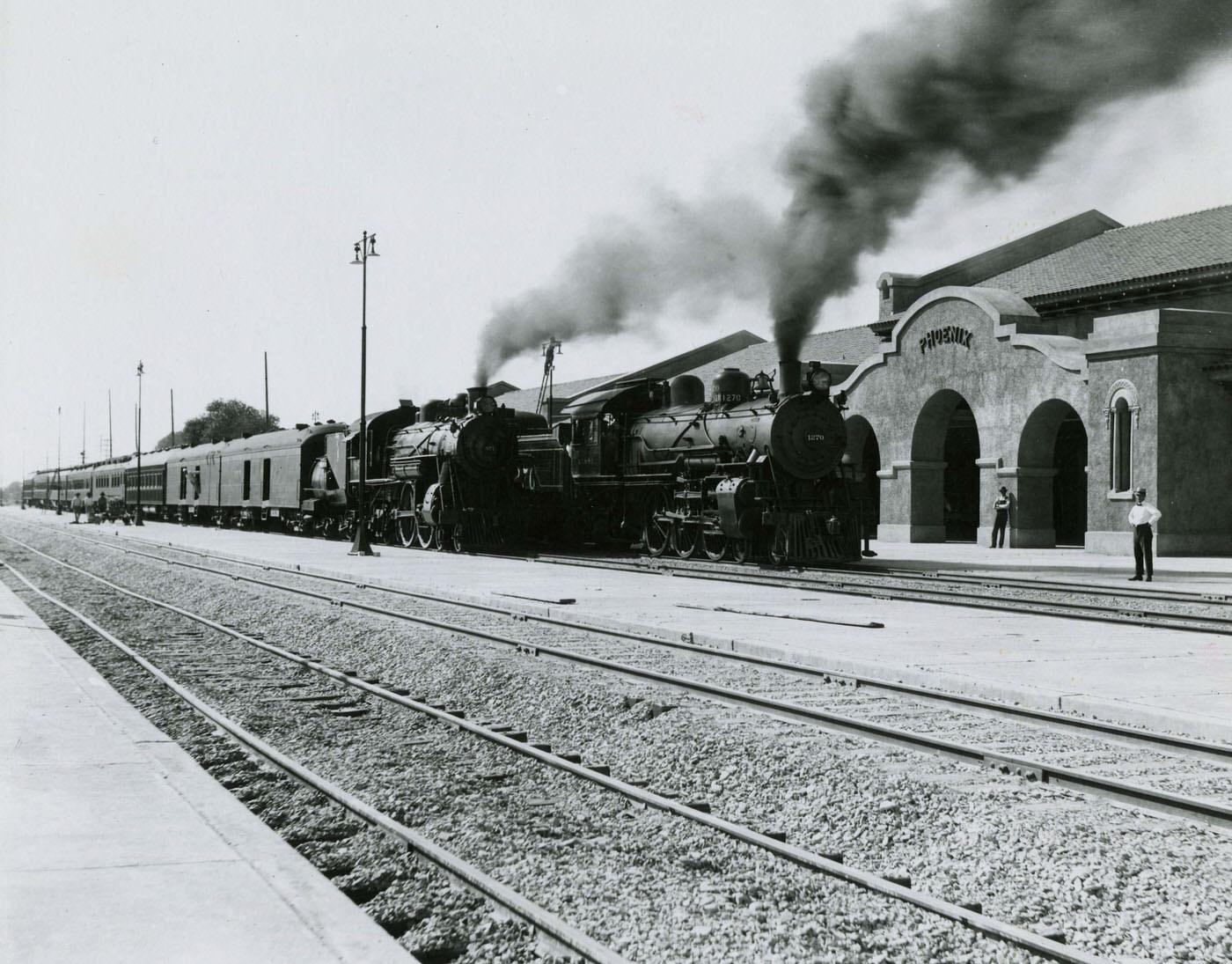 #52 Atchison, Topeka & Santa Fe Railway Train at Union Depot, 1923
