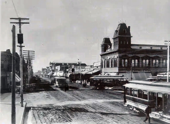 #115 Washington Street, with Moses Sherman’s trolleys, in 1907, as Phoenix begins to feel its oats as a progressive city in the Southwest.