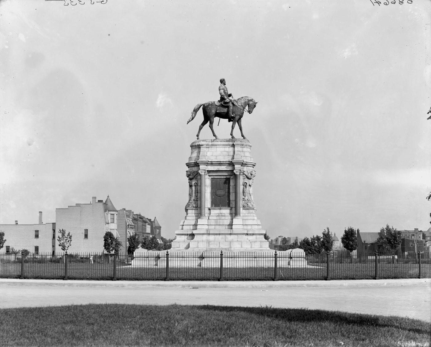 #137 View of an equestrian statue of General Robert E Lee (sculpted by Antonin Mercie, from an illustration by Adalbert Volck), Richmond, Virginia, 1905.