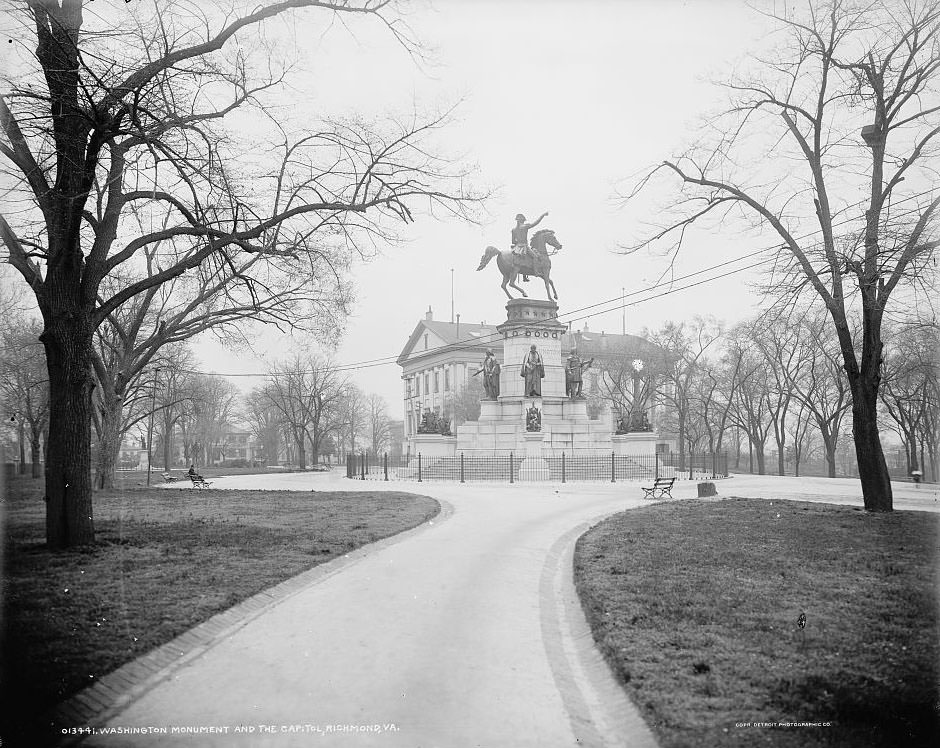 #58 Washington Monument and the capitol, Richmond, 1901