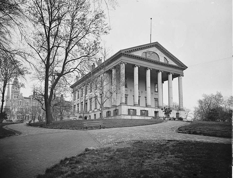 #60 The Capitol, Richmond, 1901.