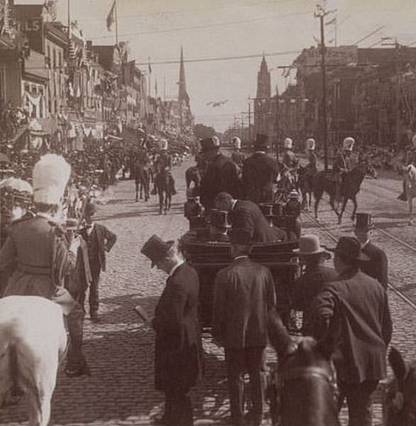 #141 Broad Street, lined with school children applauding President Roosevelt, Richmond, 1905