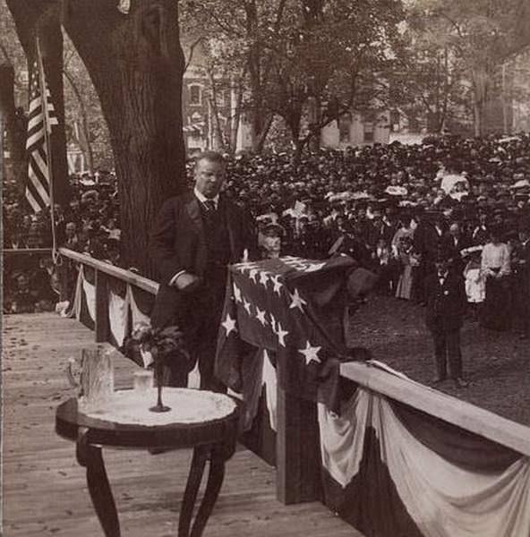 #142 President Roosevelt praising the courage of the South in war and peace, Richmond, 1905