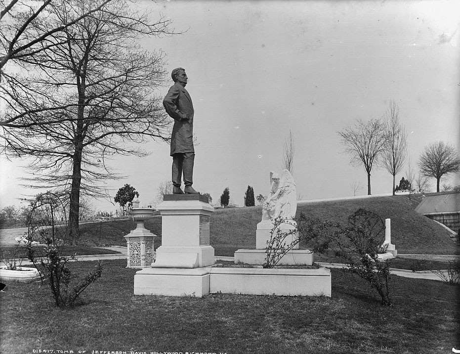 #89 Tomb of Jefferson Davis, Hollywood [Cemetery], Richmond, 1905.