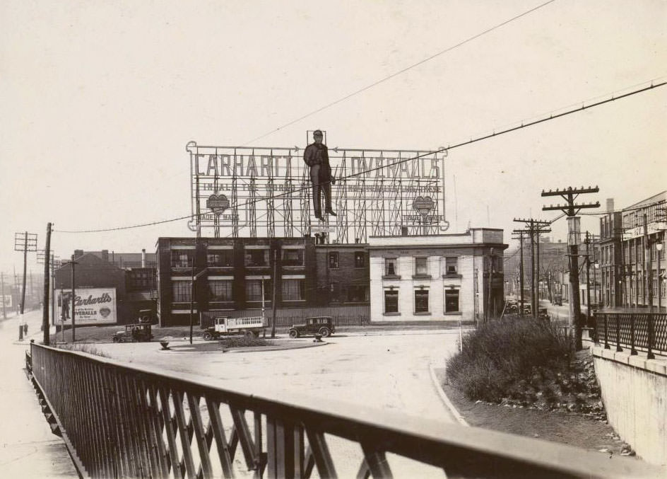#22 Queen/King looking west towards River Street – 1930