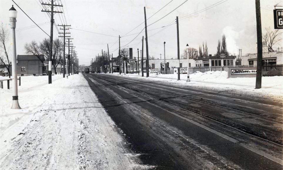 #47 The street light & poles in Toronto, 1930