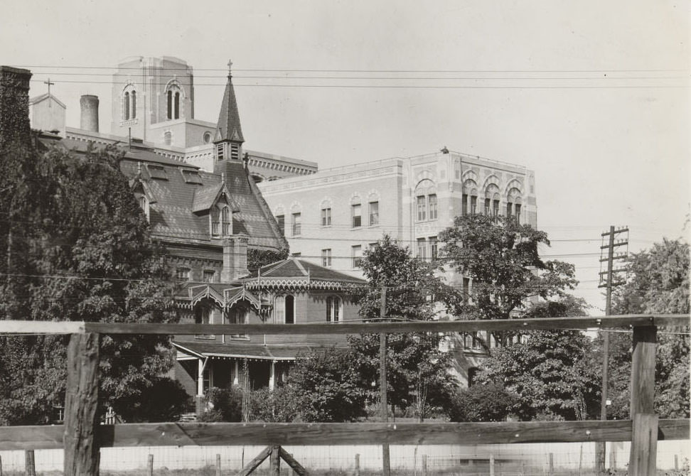 #87 University Avenue from south of Queen Street West, 1931