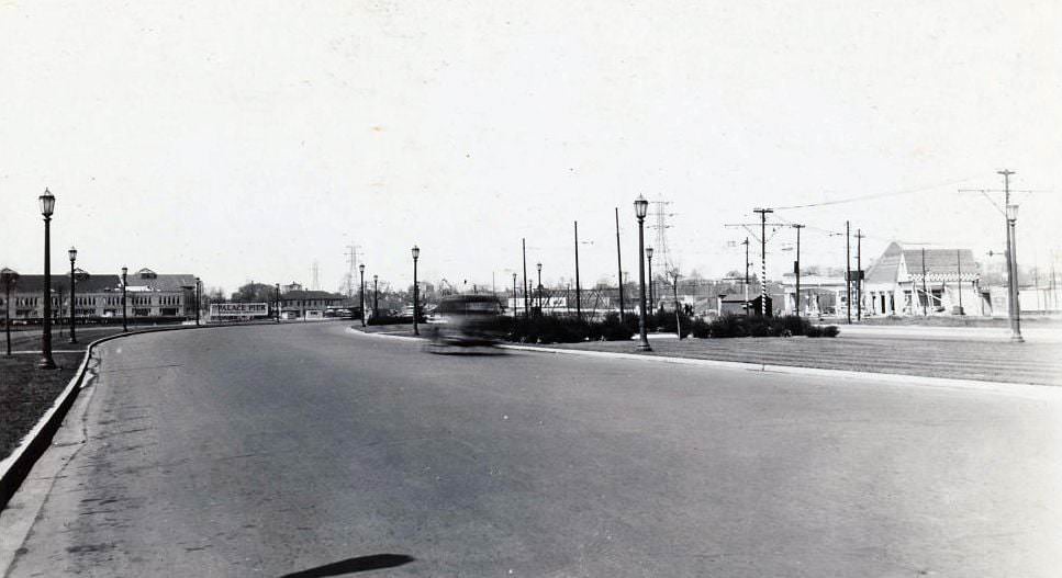 #91 Lake Shore Road, at the Palace Pier. View is looking west, 1930