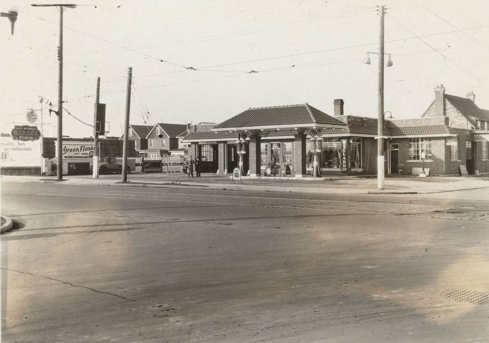 #112 Service Station, Green Flash Motor Oil, 1933