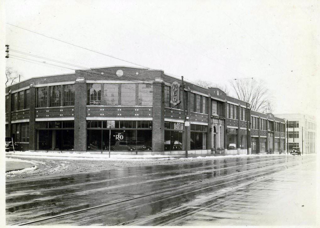 #118 REO Speed Wagon. Brand new home of a great truck and future name of a Rock’n’Roll band, south-east corner of Bay Street and Irwin Avenue, 1933