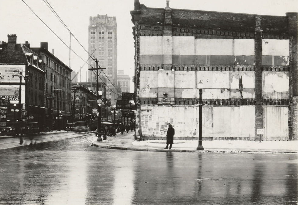 #129 University & King looking east, 1932