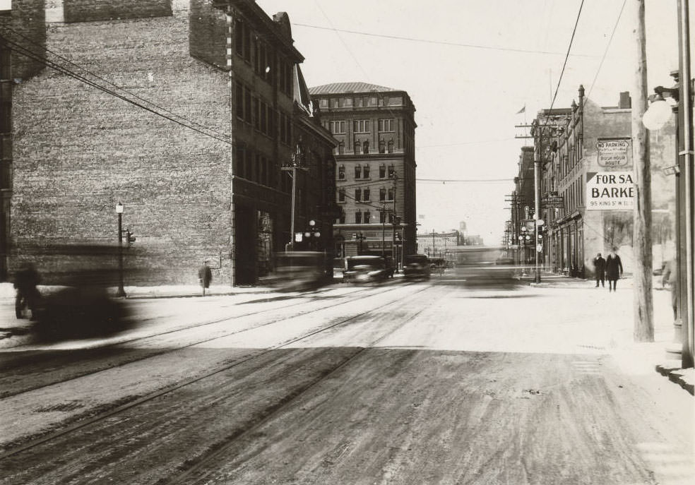 #130 University & King looking west, 1932
