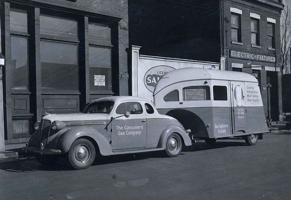 #72 The Consumers’ Gas Company service vehicle with trailer, 1938