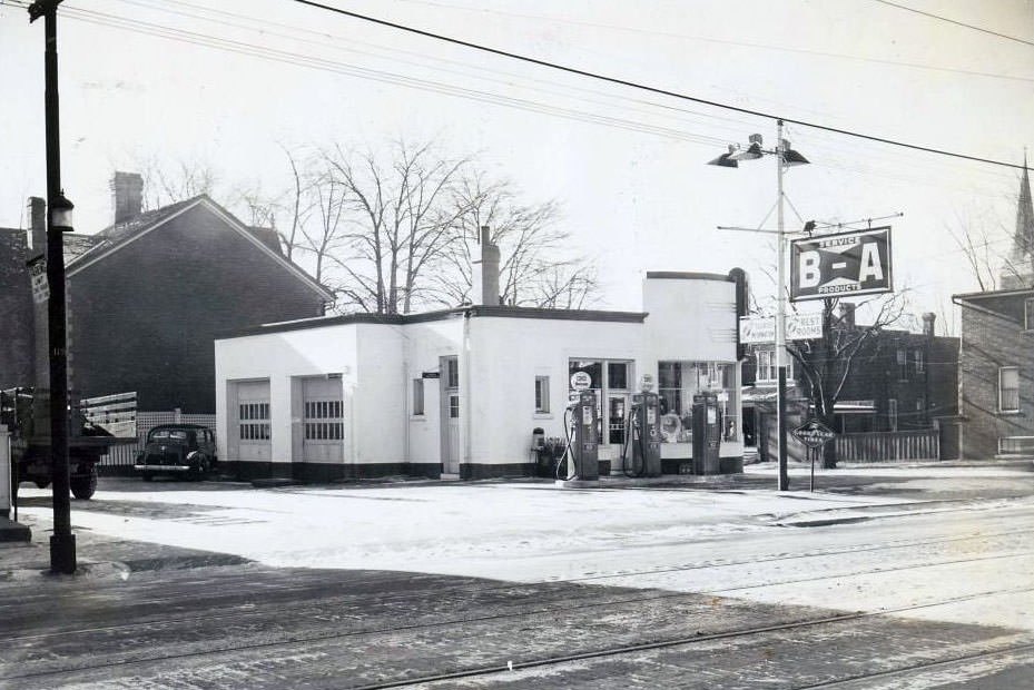 #81 British-American Service Station – College Street, 1938