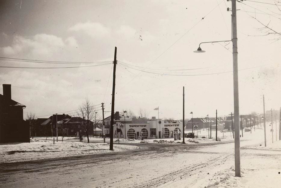 #120 Avenue Road & Chaplin looking southeast, 1937