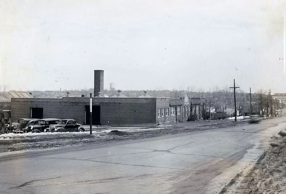 #129 Browns Bread on Eglinton Avenue West. Where on Eglinton, 1939