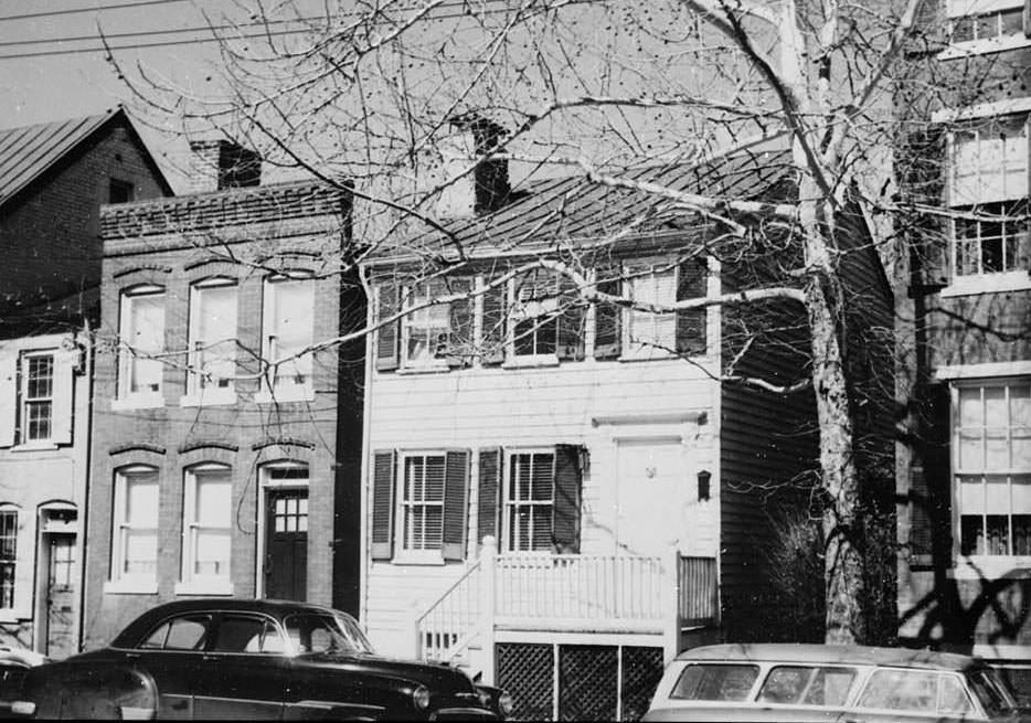 #11 Queen Street Area Survey, 519 Queen Street (House), Alexandria, 1970s