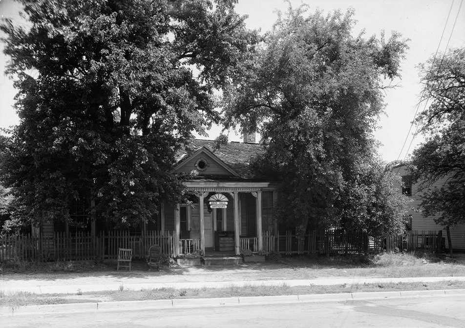 #87 Lawrence Lewis House, 815 Franklin Street (moved to 11701 River Drive, Lorton), Alexandria, 1970s