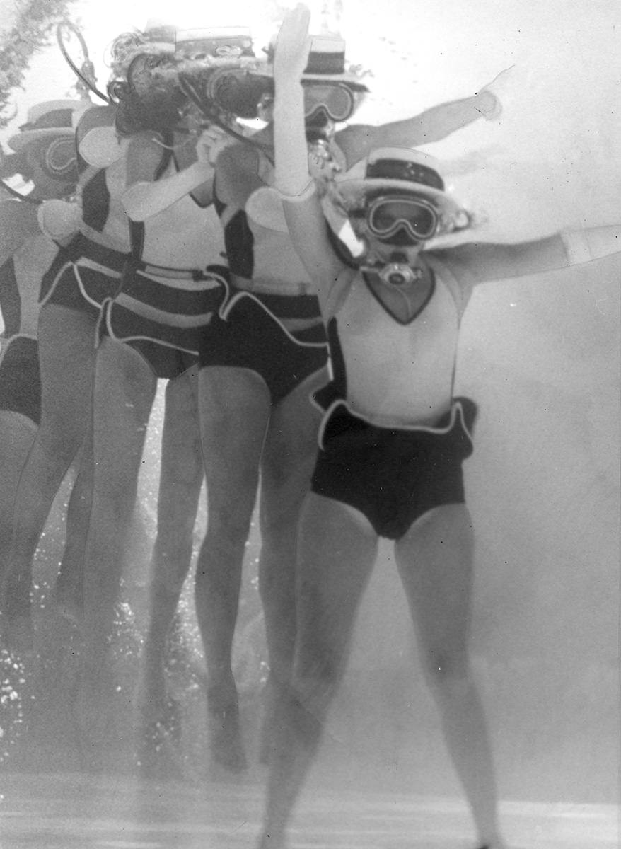 #75 Seven Seas underwater performers, 1972