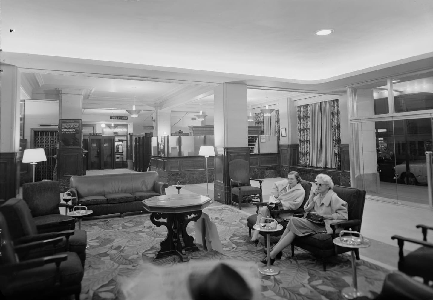 #93 Austin Hotel Lounge, 1954