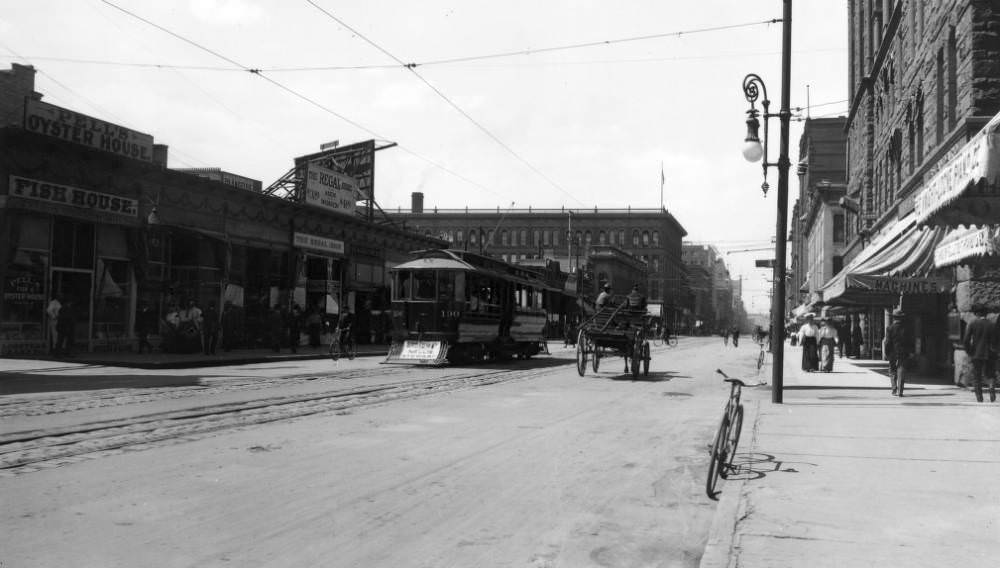 #131 Denver Tramway car 190 heads southbound on 16th (Sixteenth) Street, between Welton Street and Glenarm Place, Denver, 1905