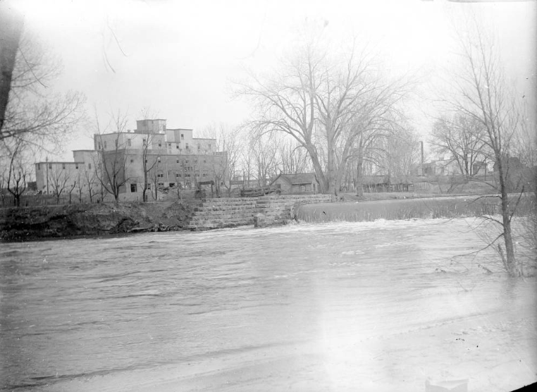 #186 Buildings commercial 5-story near Platte River, Denver, 1904