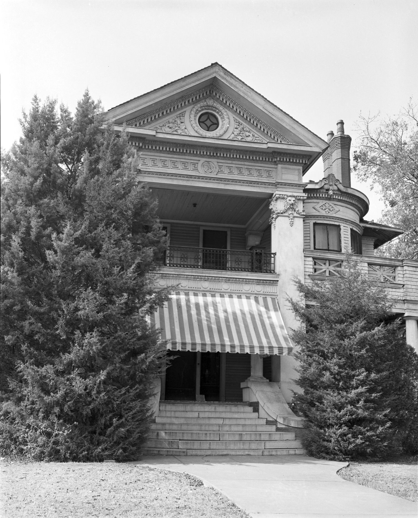 #86 Cass Edwards house at Pennsylvania and Summit; close-up of front entrace, 1948