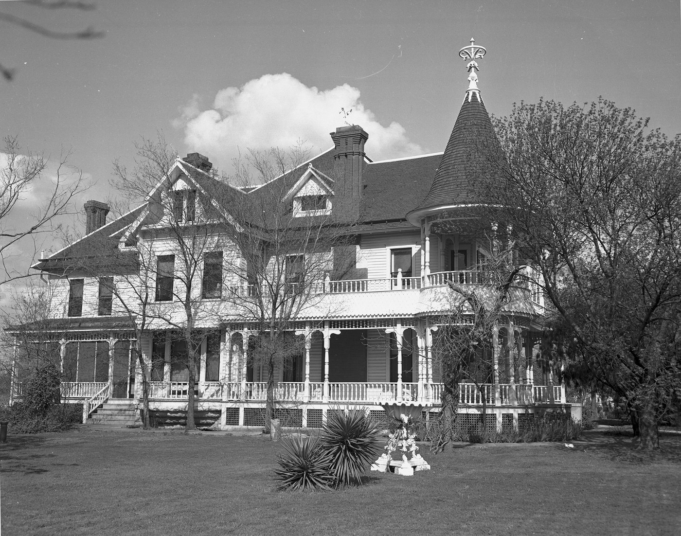#108 An exterior of Arlington Heights home, Fort Worth, Texas, 1941