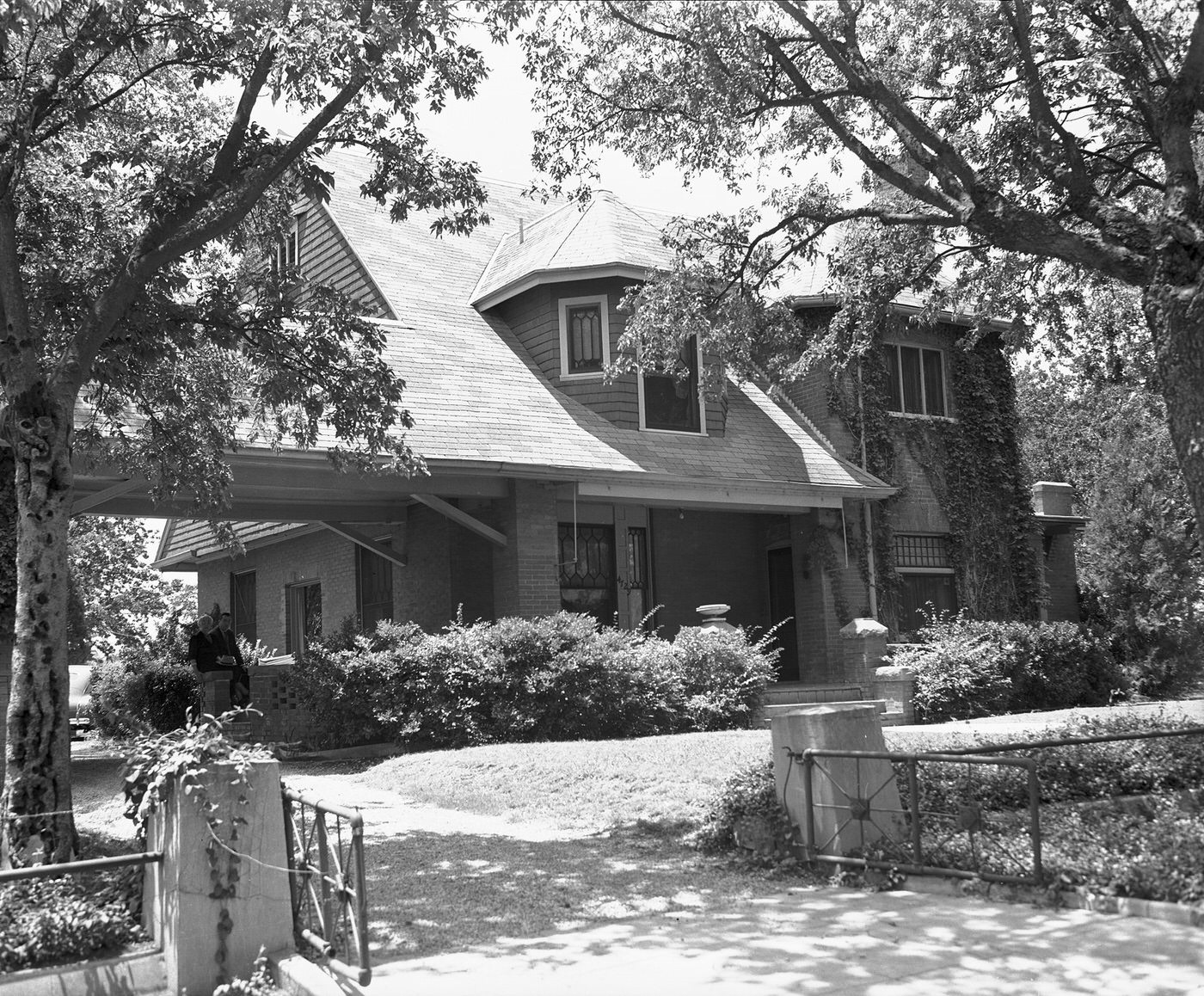 #118 Exterior shot of home of Mrs. M. R. Sanguinet, Arlington Heights, Fort Worth, Texas, 1940