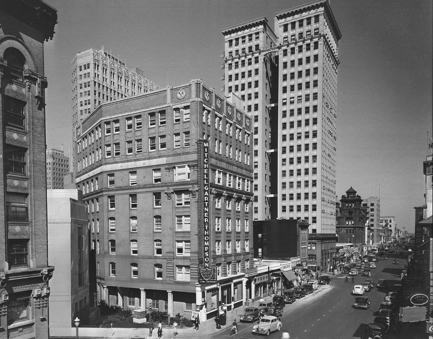 #179 Mitchell, Gartner & Thompson Insurance building and the W. T. Waggoner building, Fort Worth, Texas, 1942