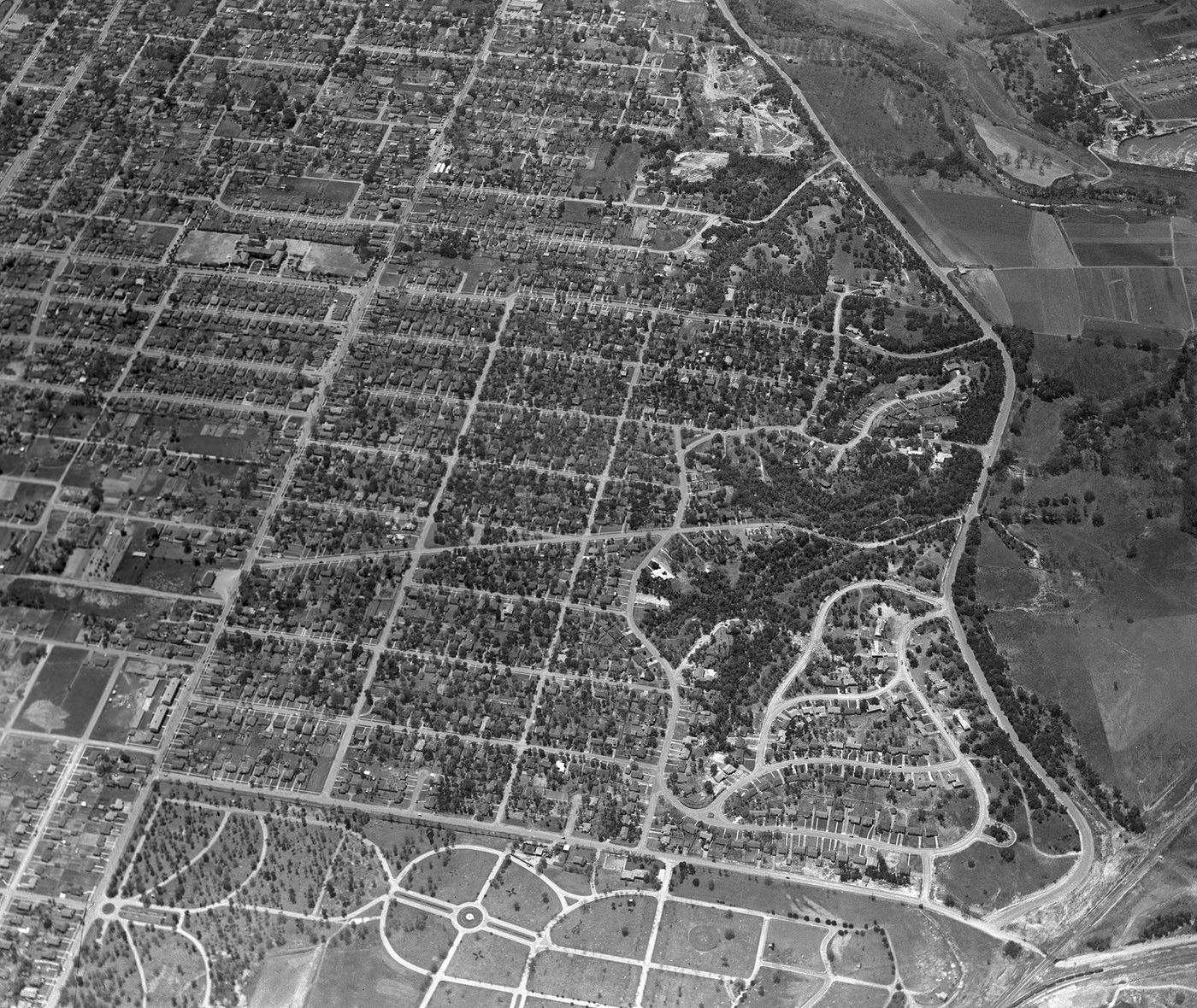 #190 Aerial view of Fort Worth, Texas, Districts – Oakhurst neighborhood, 1949