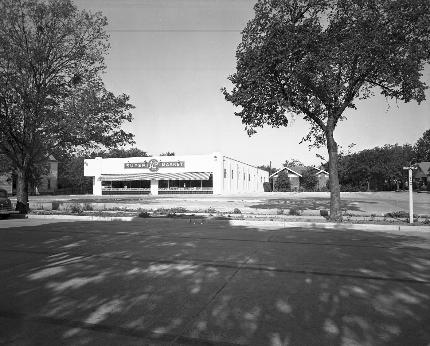 #193 H.H. Morse Company, A&P Market, 1600 Hemphill, Fort Worth, 1942