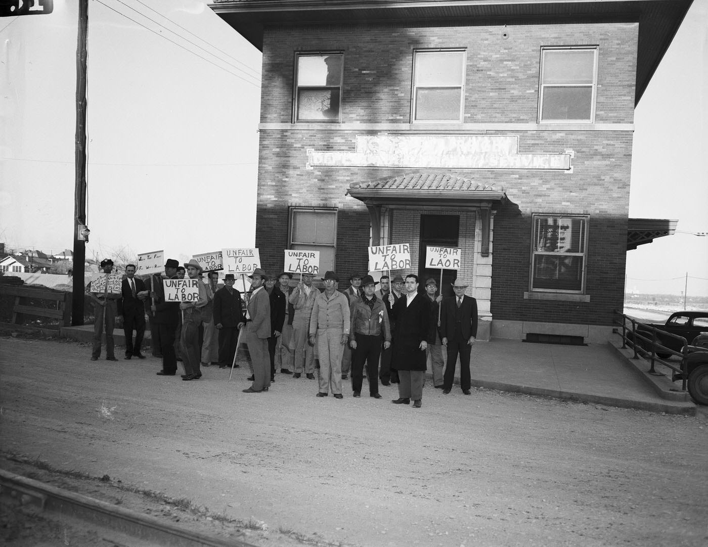 #43 Convair workers picket Acme Freight Service, 1946