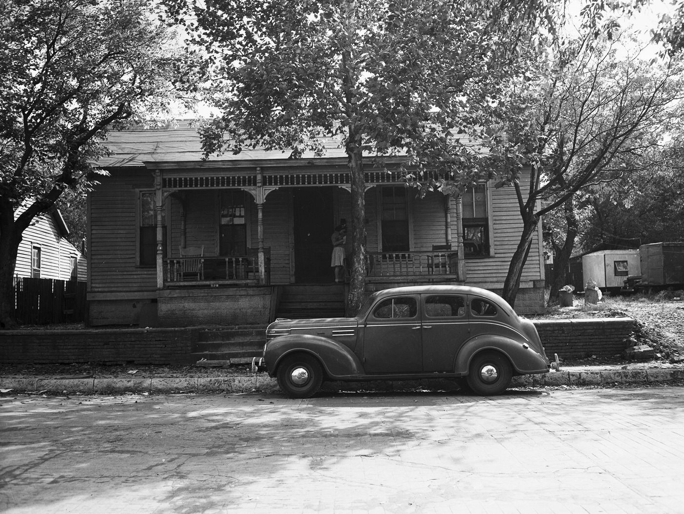 #24 Exterior views of the cottage at 605 West First Street, Fort Worth, Texas owned by Mr. and Mrs. E. H. Keller, 1944