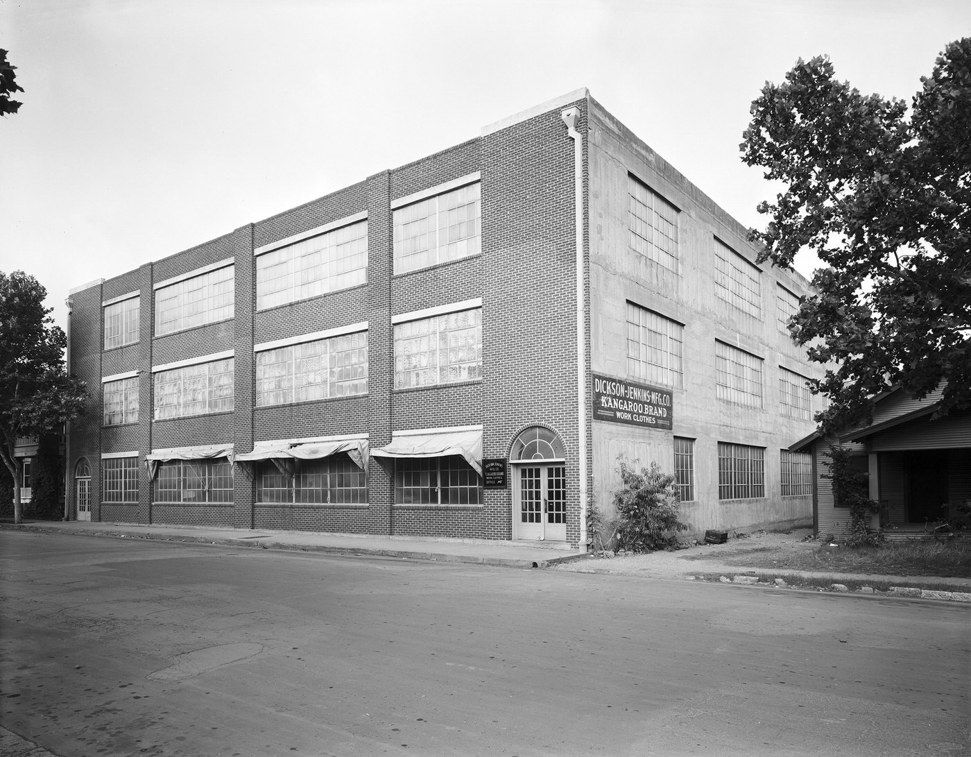 #76 Dickson-Jenkins Manufacturing Company exterior, 202-208 Saint Louis, Fort Worth, Texas, 1942