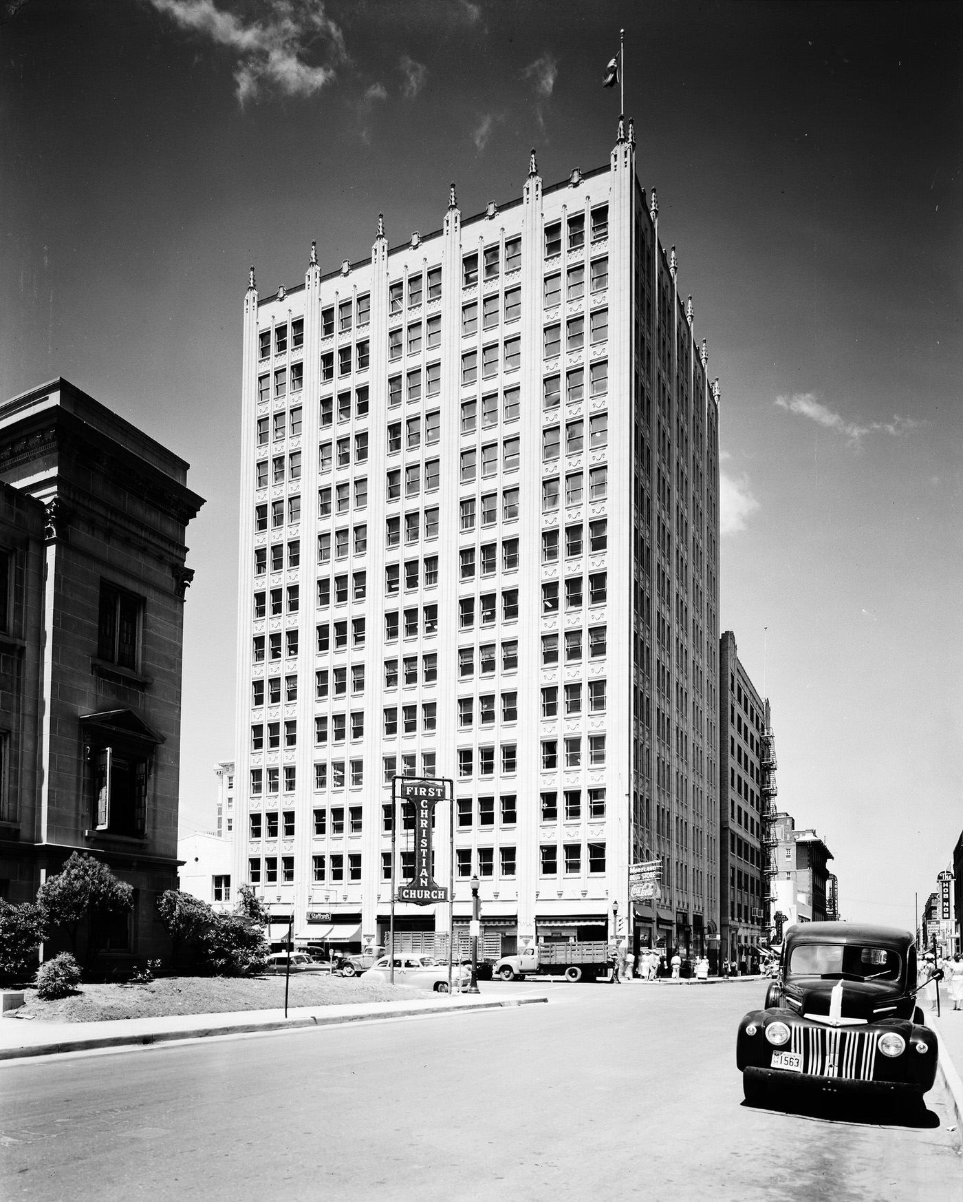 #149 Petroleum building at 6th and Throckmorton, downtown Fort Worth, Texas, 1949