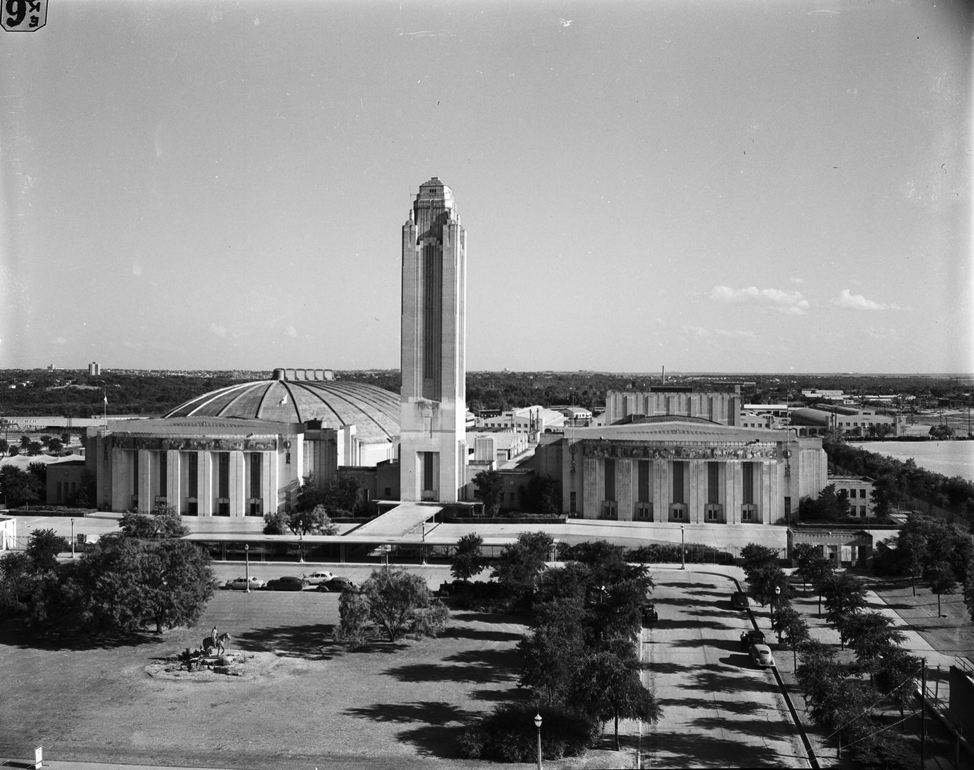 #81 Front view of Will Rogers Memorial complex, 1949
