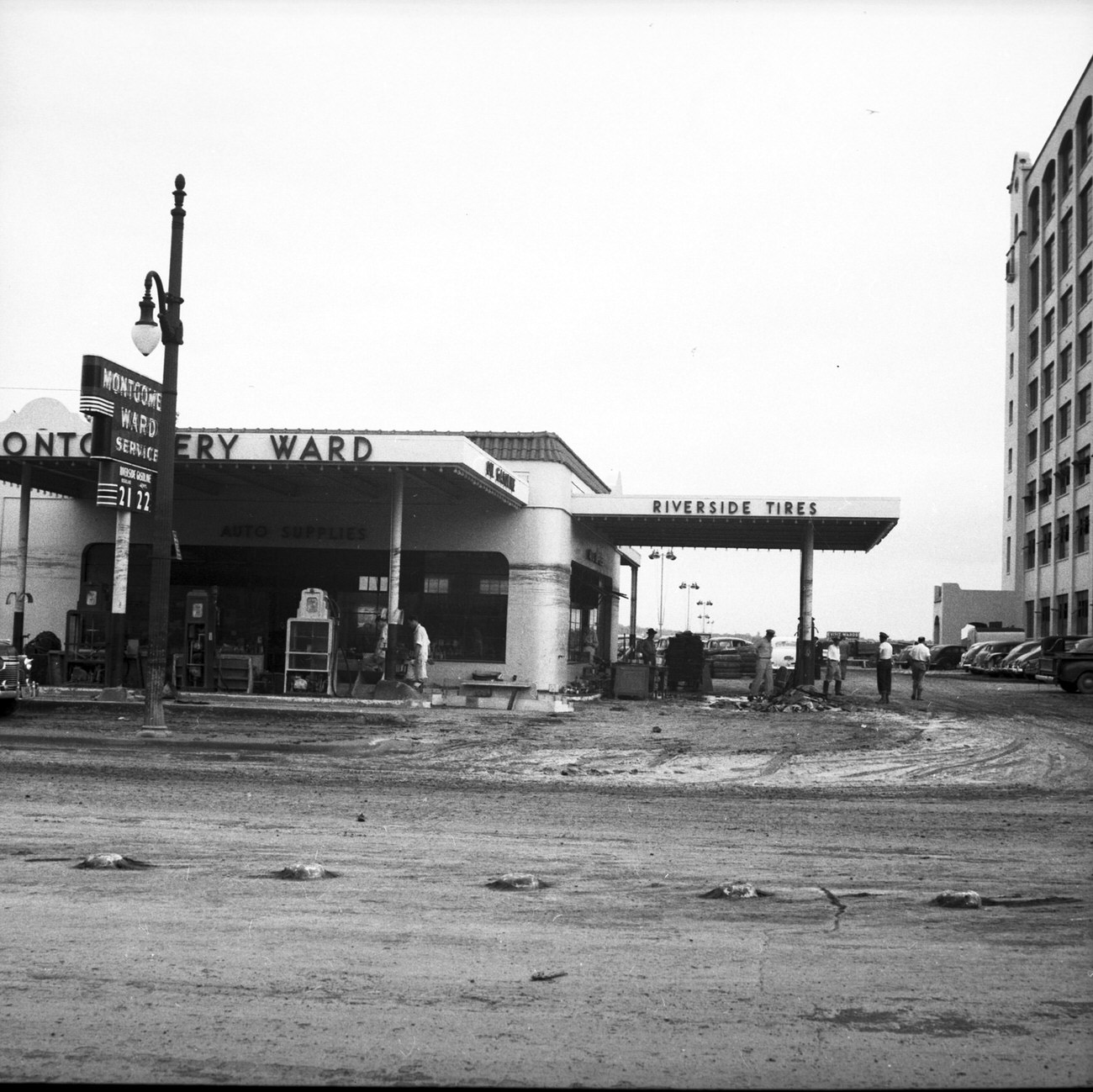 #127 Montgomery Ward car service station, 1949
