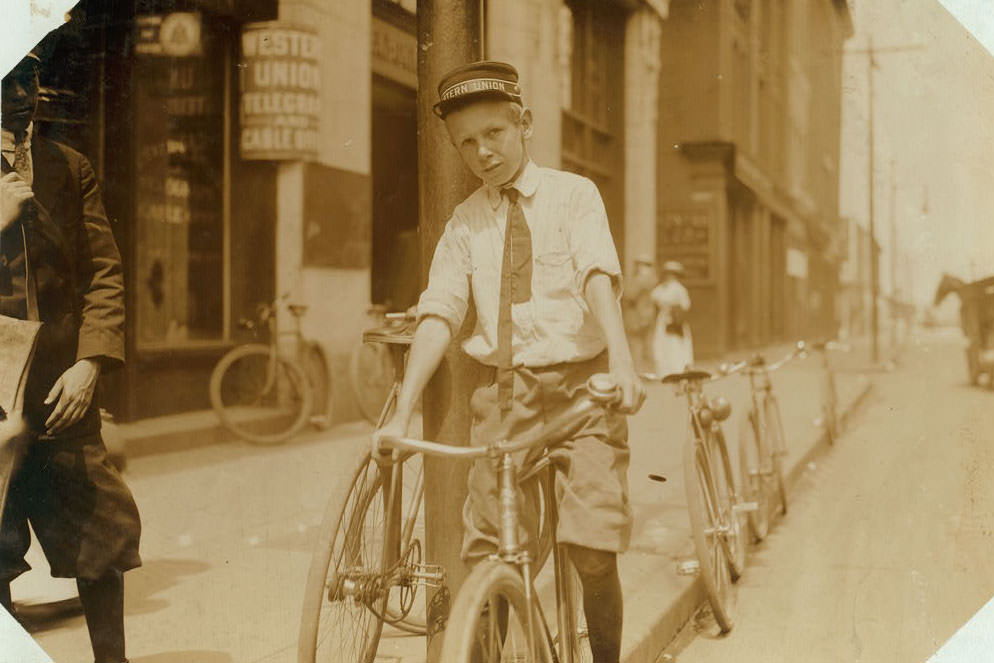 #42 Hodges Gallop, Western Union Messenger No. 16, Norfolk, Va. Lives, 201 Freeman Street.